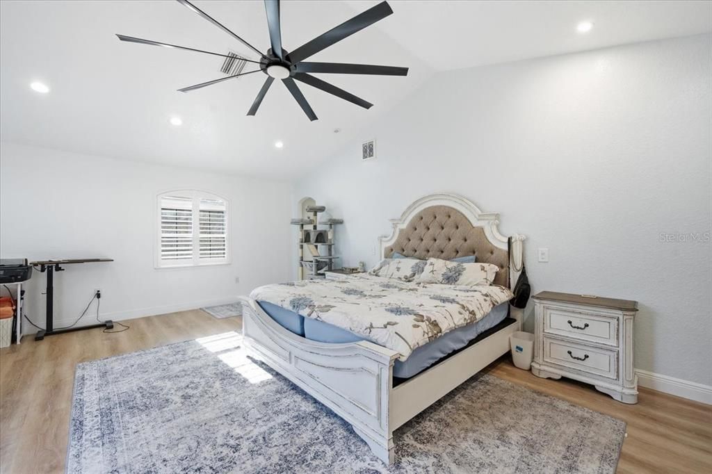 For Sale: $1,825,000 (7 beds, 6 baths, 5661 Square Feet)