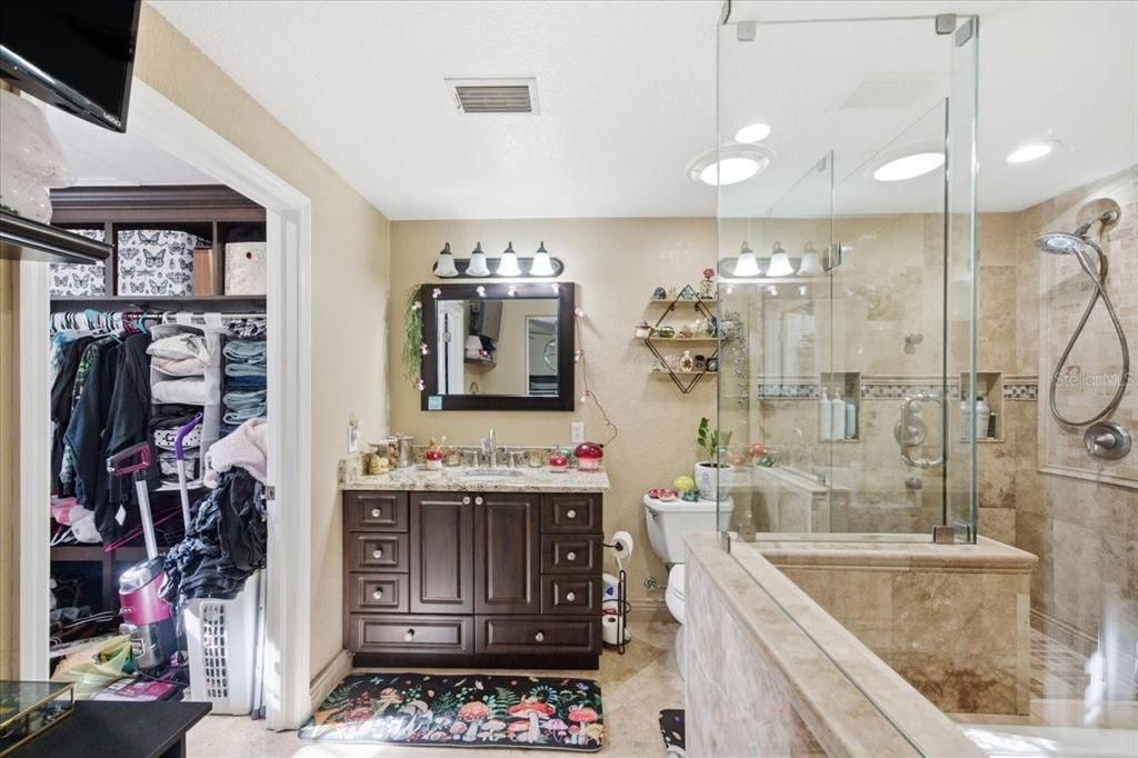 For Sale: $1,825,000 (7 beds, 6 baths, 5661 Square Feet)