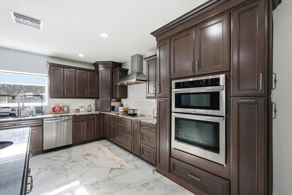 For Sale: $1,825,000 (7 beds, 6 baths, 5661 Square Feet)