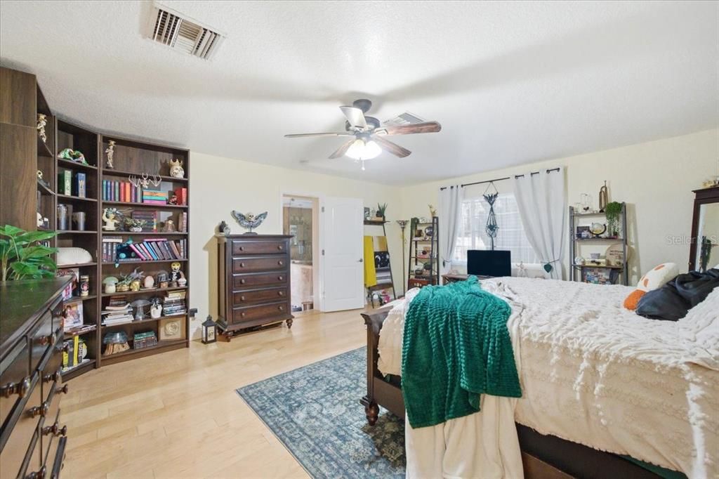 For Sale: $1,825,000 (7 beds, 6 baths, 5661 Square Feet)