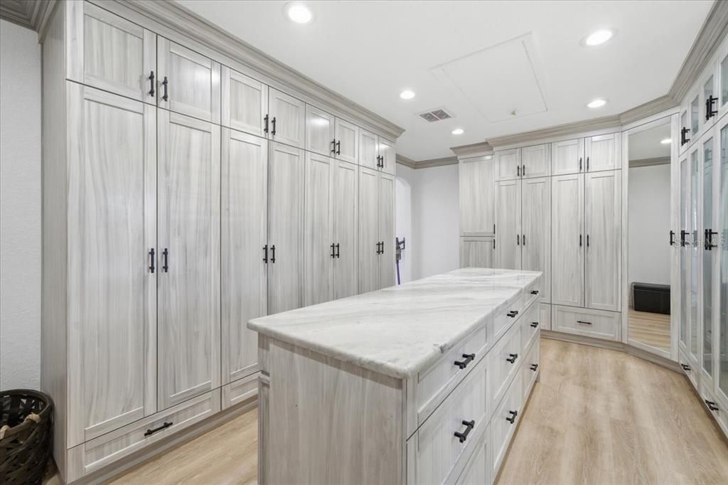 For Sale: $1,825,000 (7 beds, 6 baths, 5661 Square Feet)