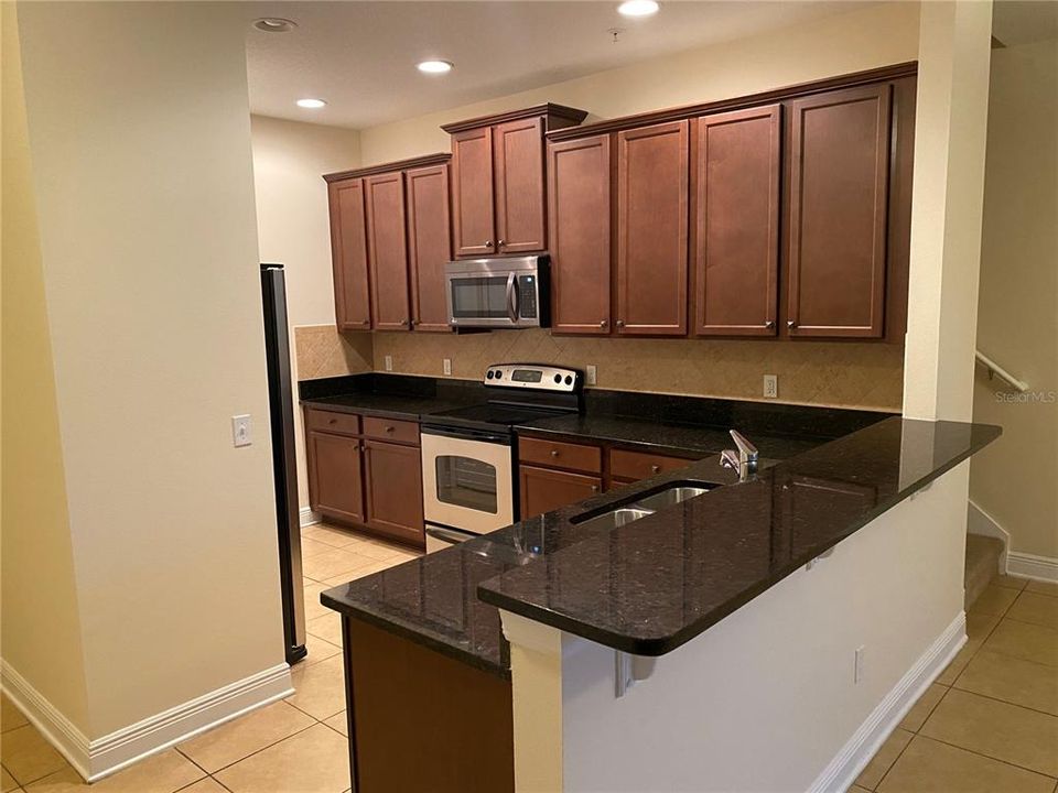 For Rent: $2,295 (3 beds, 2 baths, 1689 Square Feet)