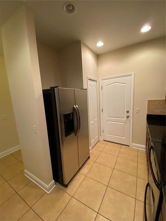 For Rent: $2,295 (3 beds, 2 baths, 1689 Square Feet)