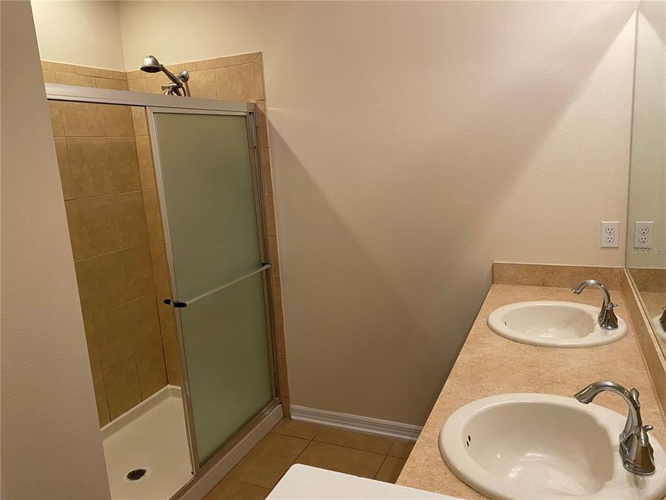 For Rent: $2,295 (3 beds, 2 baths, 1689 Square Feet)