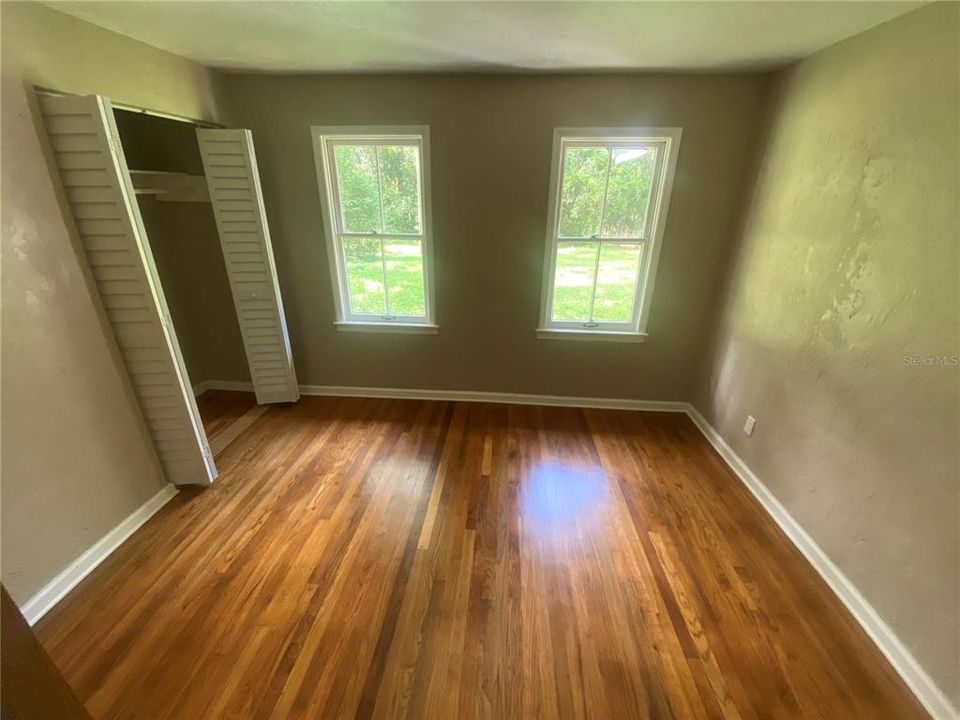 For Sale: $209,500 (3 beds, 1 baths, 976 Square Feet)