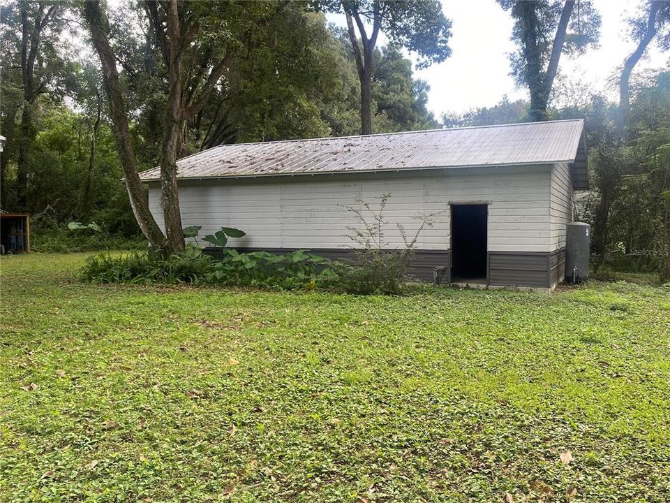 For Sale: $209,500 (3 beds, 1 baths, 976 Square Feet)