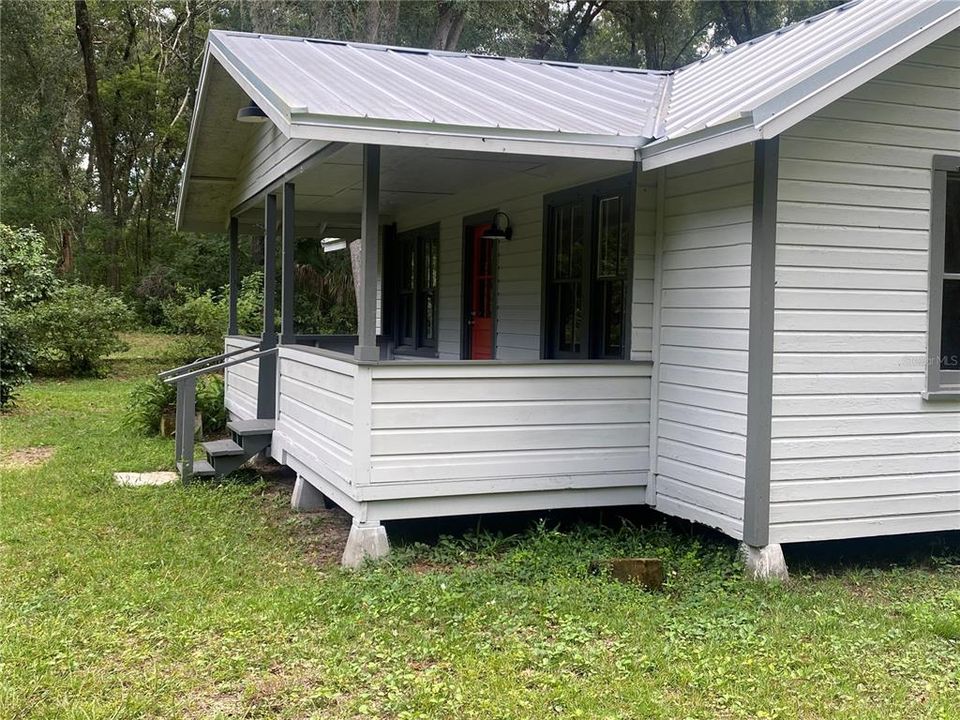 For Sale: $209,500 (3 beds, 1 baths, 976 Square Feet)