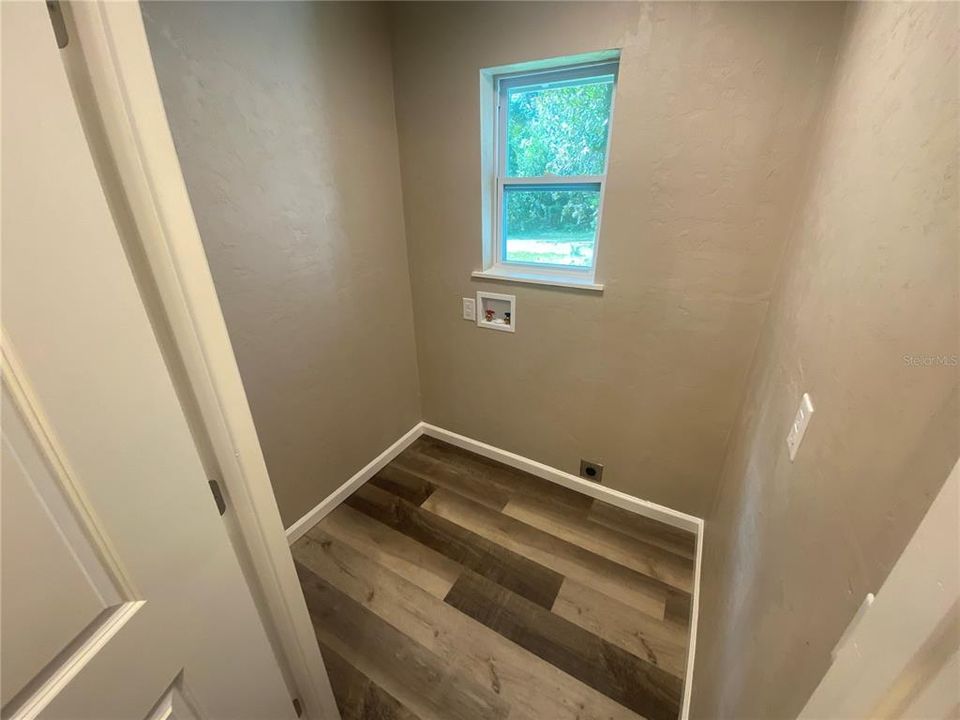 For Sale: $209,500 (3 beds, 1 baths, 976 Square Feet)