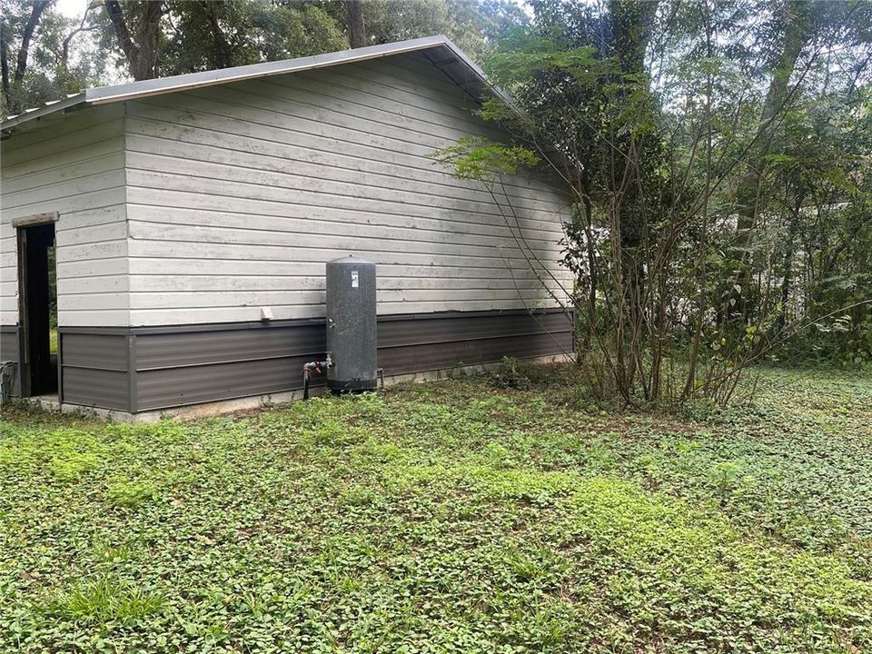 For Sale: $209,500 (3 beds, 1 baths, 976 Square Feet)