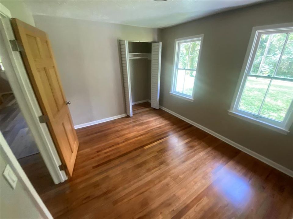 For Sale: $209,500 (3 beds, 1 baths, 976 Square Feet)