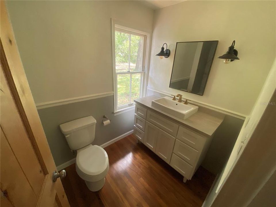 For Sale: $209,500 (3 beds, 1 baths, 976 Square Feet)