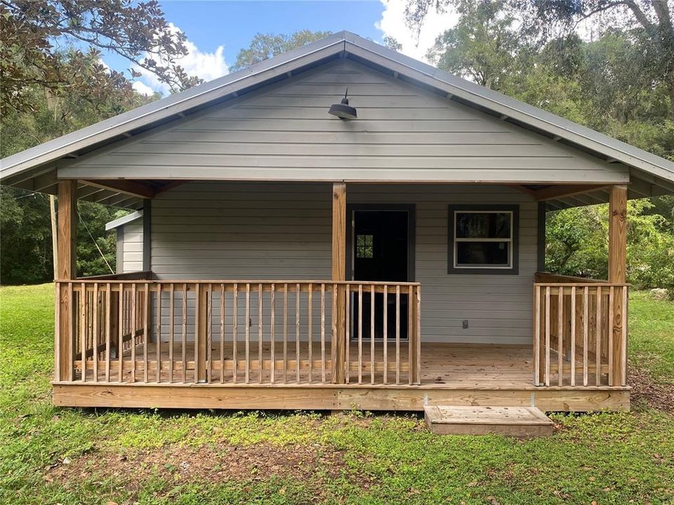 For Sale: $209,500 (3 beds, 1 baths, 976 Square Feet)