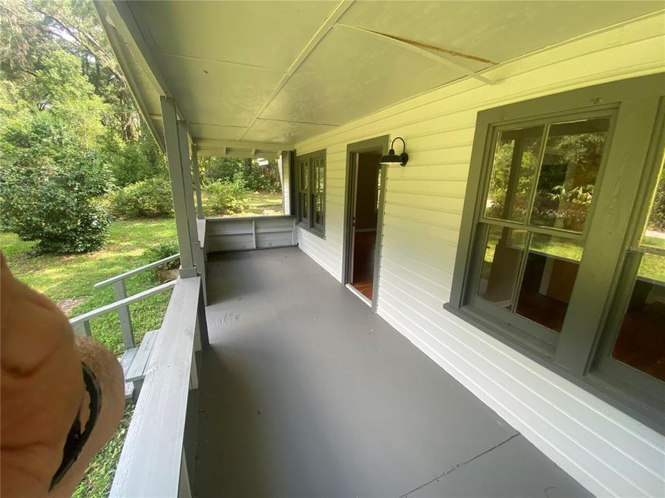 For Sale: $209,500 (3 beds, 1 baths, 976 Square Feet)