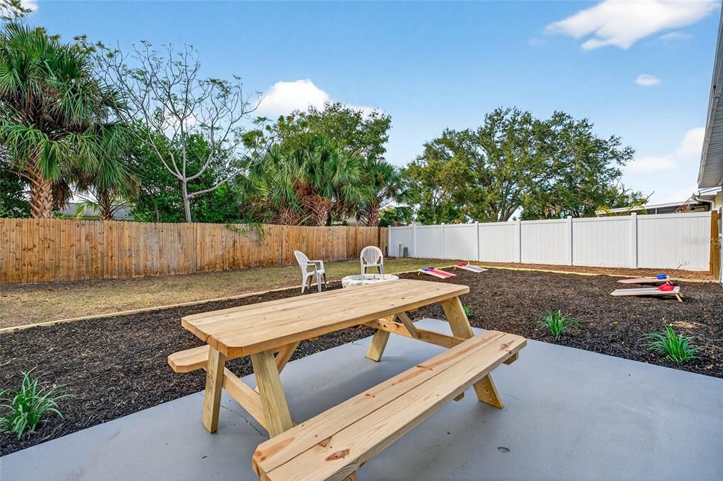 For Sale: $219,900 (2 beds, 1 baths, 840 Square Feet)