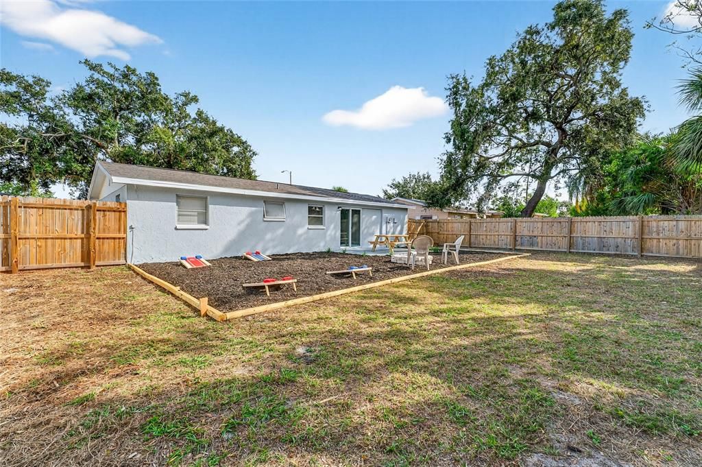 For Sale: $219,900 (2 beds, 1 baths, 840 Square Feet)