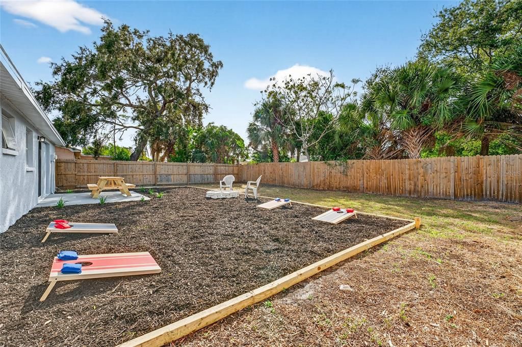 For Sale: $219,900 (2 beds, 1 baths, 840 Square Feet)