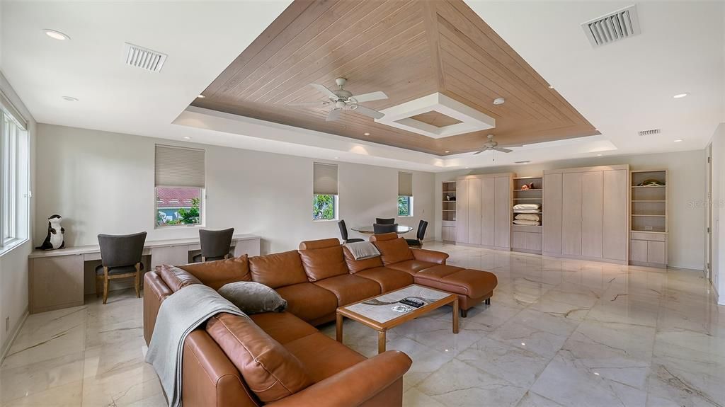 For Sale: $4,895,000 (4 beds, 5 baths, 5080 Square Feet)