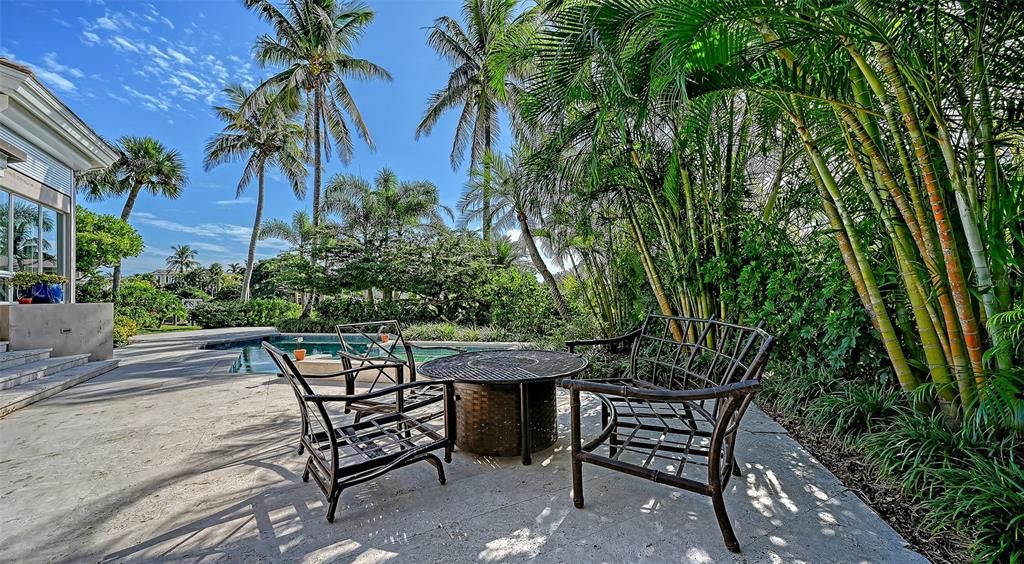 For Sale: $4,895,000 (4 beds, 5 baths, 5080 Square Feet)