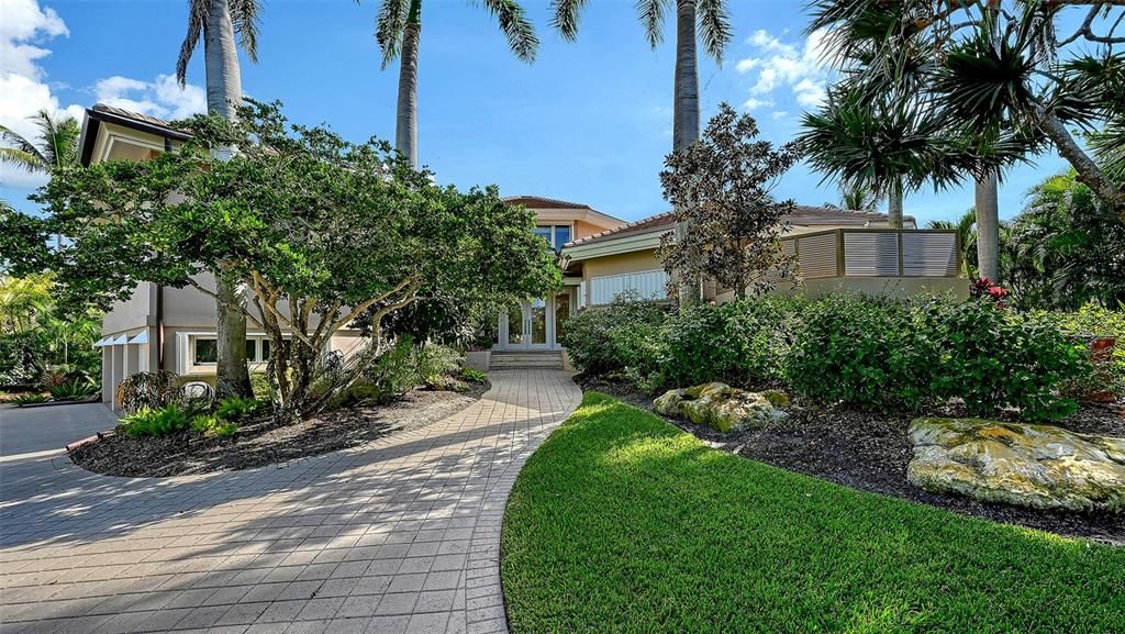 For Sale: $4,895,000 (4 beds, 5 baths, 5080 Square Feet)