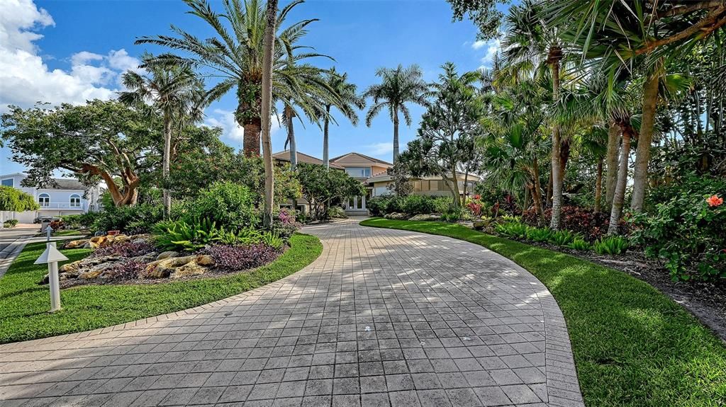 For Sale: $4,895,000 (4 beds, 5 baths, 5080 Square Feet)