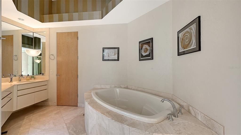 For Sale: $4,895,000 (4 beds, 5 baths, 5080 Square Feet)