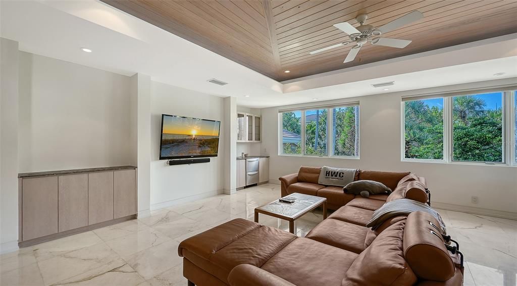 For Sale: $4,895,000 (4 beds, 5 baths, 5080 Square Feet)