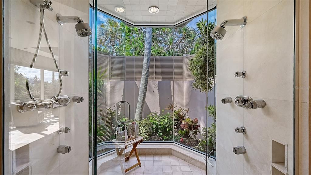 For Sale: $4,895,000 (4 beds, 5 baths, 5080 Square Feet)