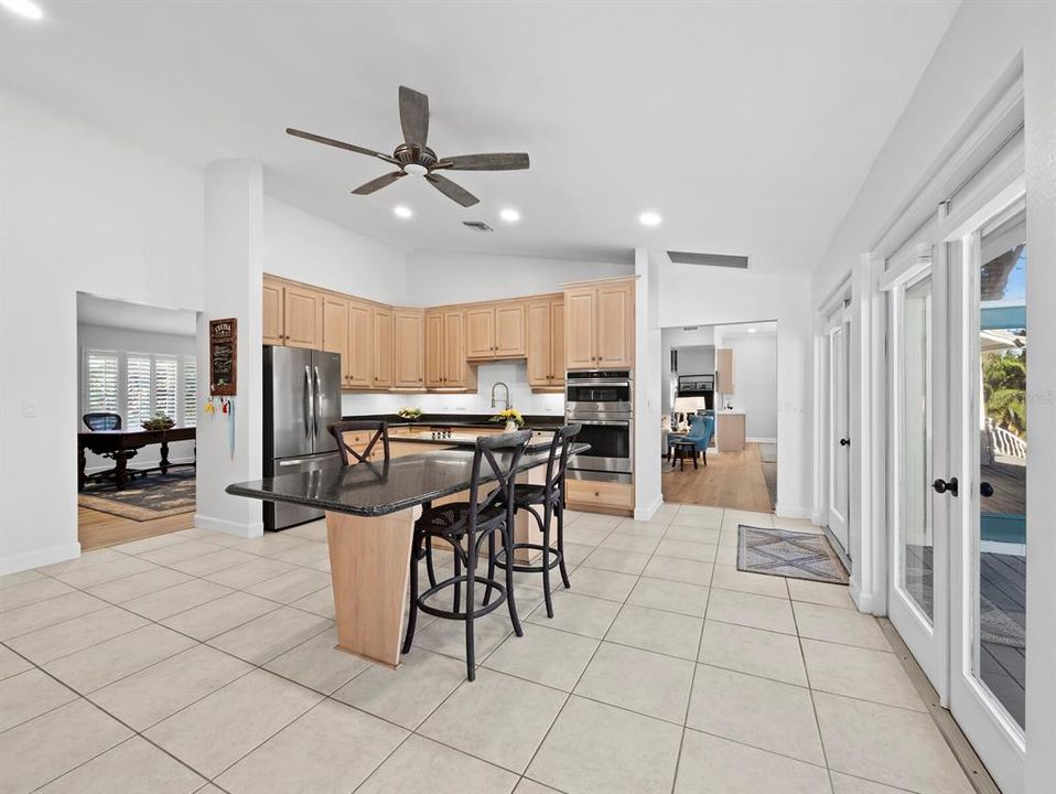 Под контрактом: $2,295,000 (3 спален, 3 ванн, 3407 Квадратных фут)