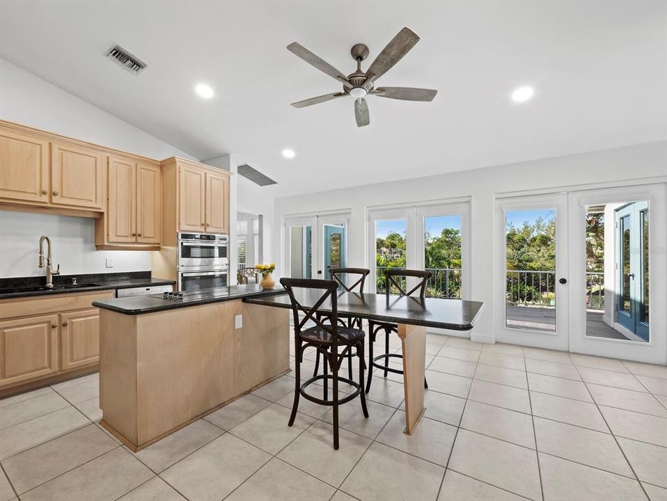 Под контрактом: $2,295,000 (3 спален, 3 ванн, 3407 Квадратных фут)