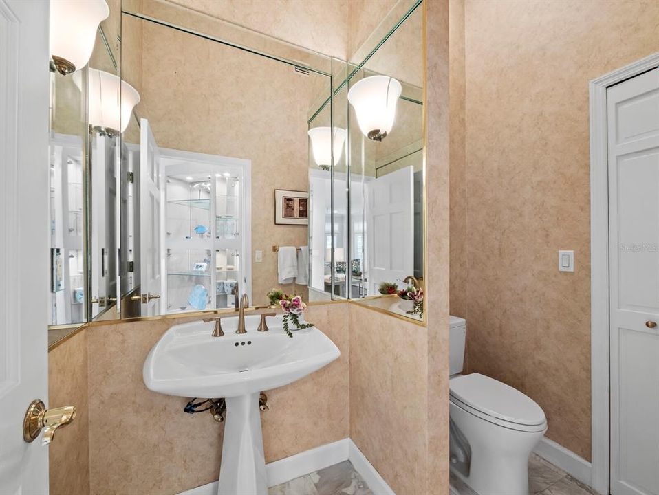 Под контрактом: $2,295,000 (3 спален, 3 ванн, 3407 Квадратных фут)