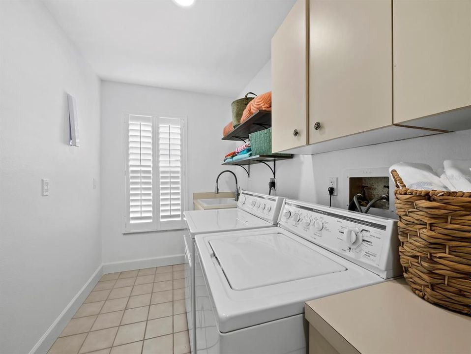 Под контрактом: $2,295,000 (3 спален, 3 ванн, 3407 Квадратных фут)