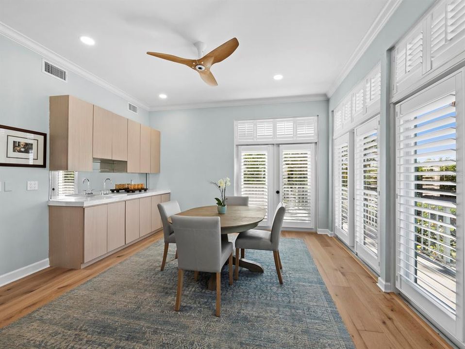 Под контрактом: $2,295,000 (3 спален, 3 ванн, 3407 Квадратных фут)