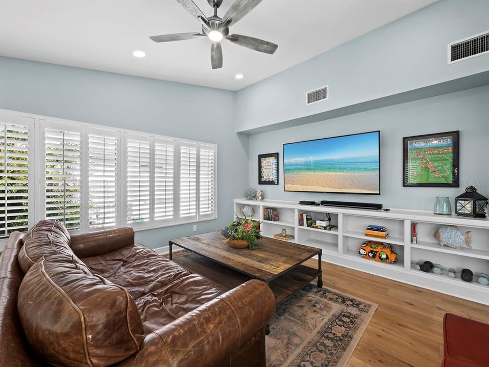 Под контрактом: $2,295,000 (3 спален, 3 ванн, 3407 Квадратных фут)