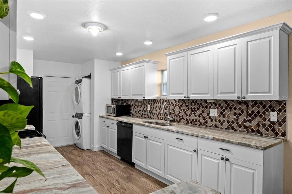 For Sale: $285,000 (3 beds, 2 baths, 1338 Square Feet)