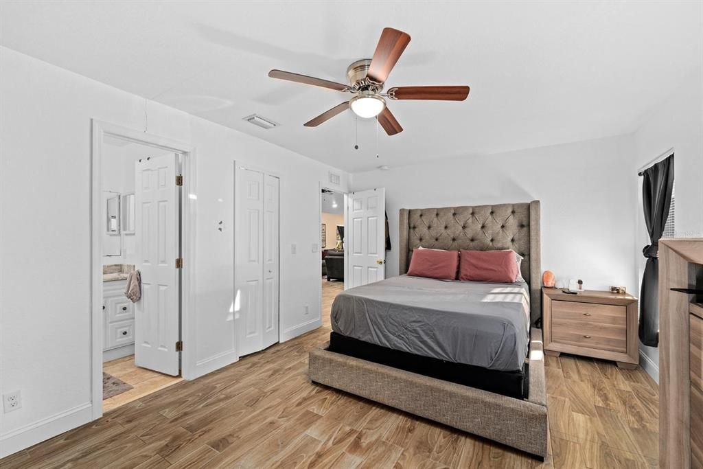 For Sale: $285,000 (3 beds, 2 baths, 1338 Square Feet)