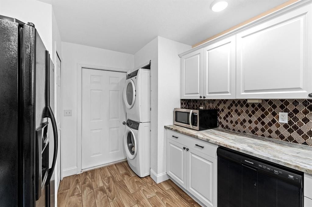 For Sale: $285,000 (3 beds, 2 baths, 1338 Square Feet)