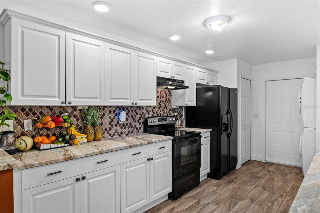 For Sale: $285,000 (3 beds, 2 baths, 1338 Square Feet)