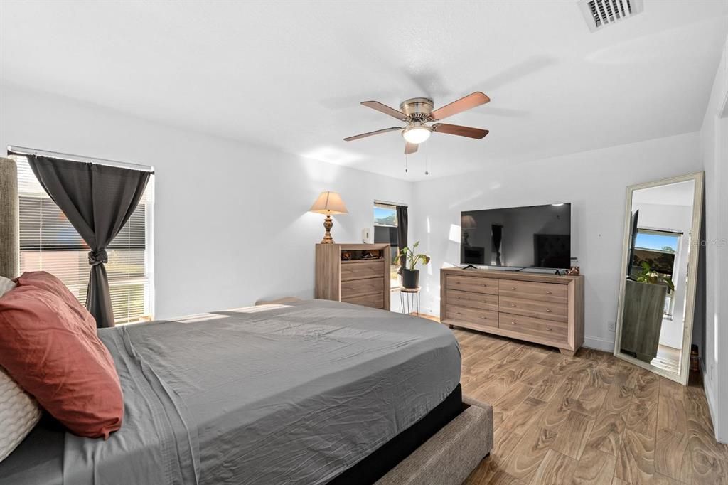 For Sale: $285,000 (3 beds, 2 baths, 1338 Square Feet)