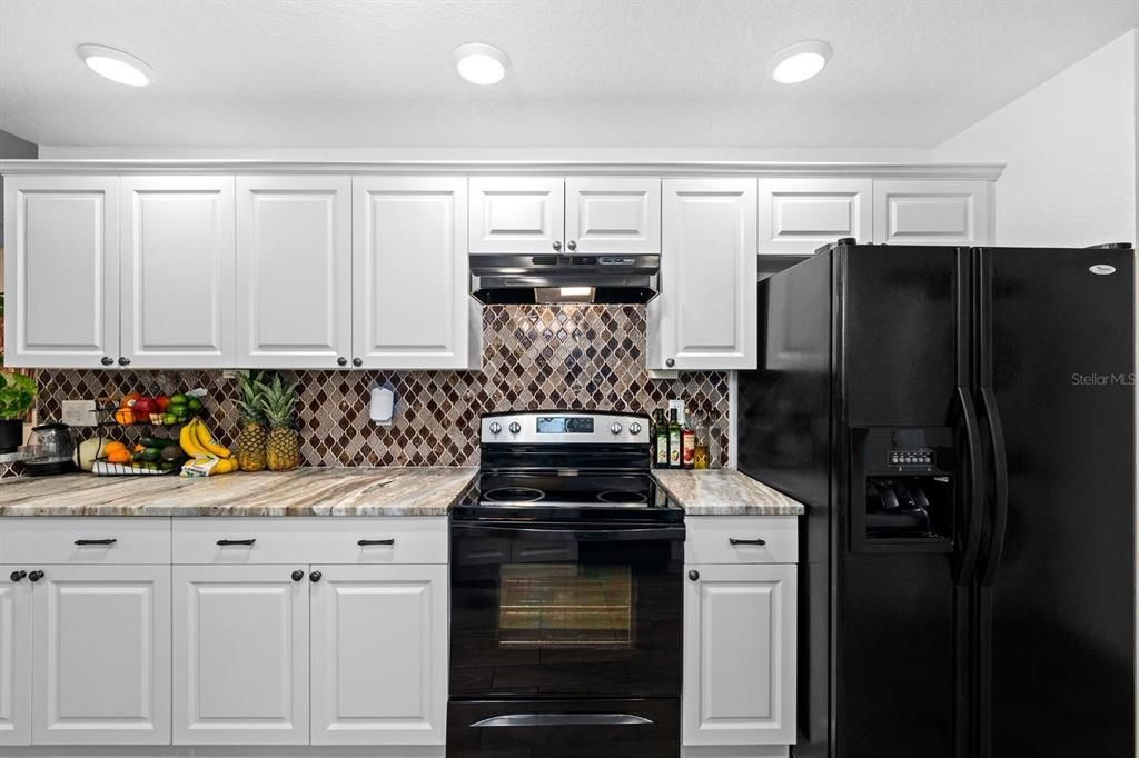 For Sale: $285,000 (3 beds, 2 baths, 1338 Square Feet)