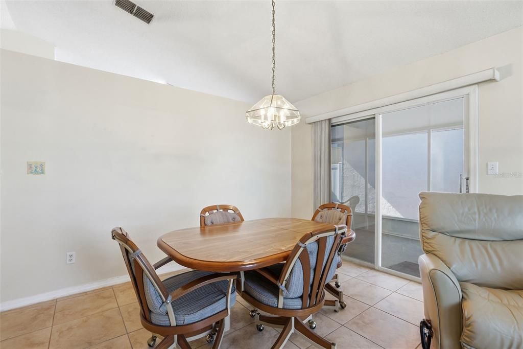 For Sale: $279,900 (3 beds, 2 baths, 1089 Square Feet)