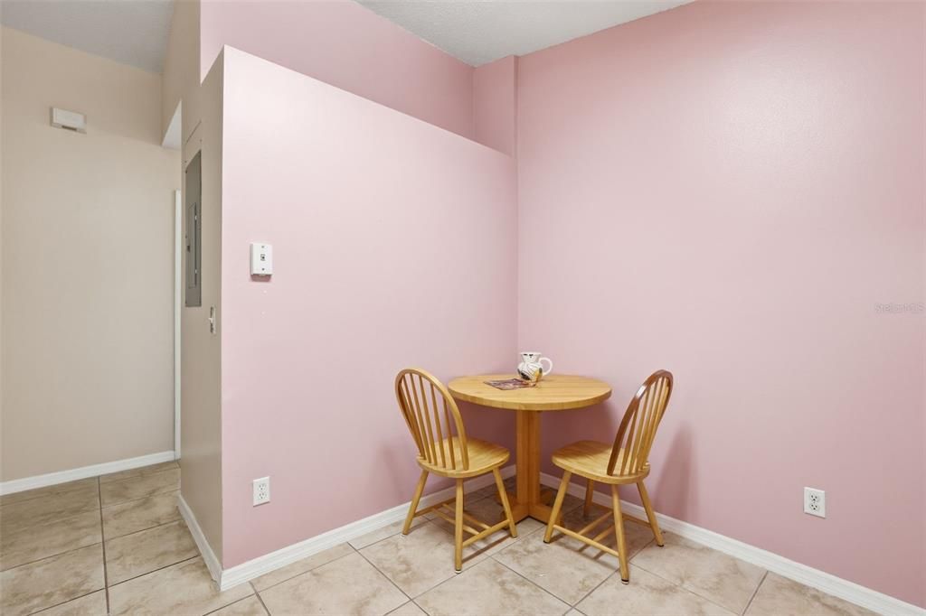 For Sale: $279,900 (3 beds, 2 baths, 1089 Square Feet)