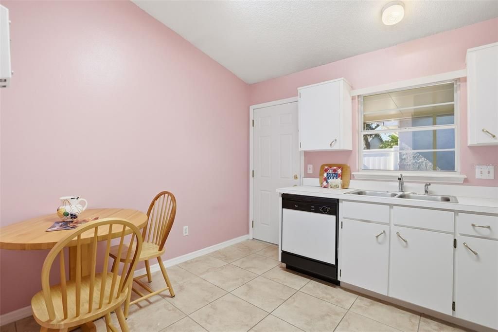 For Sale: $279,900 (3 beds, 2 baths, 1089 Square Feet)