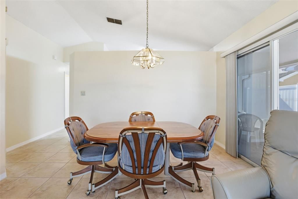 For Sale: $279,900 (3 beds, 2 baths, 1089 Square Feet)