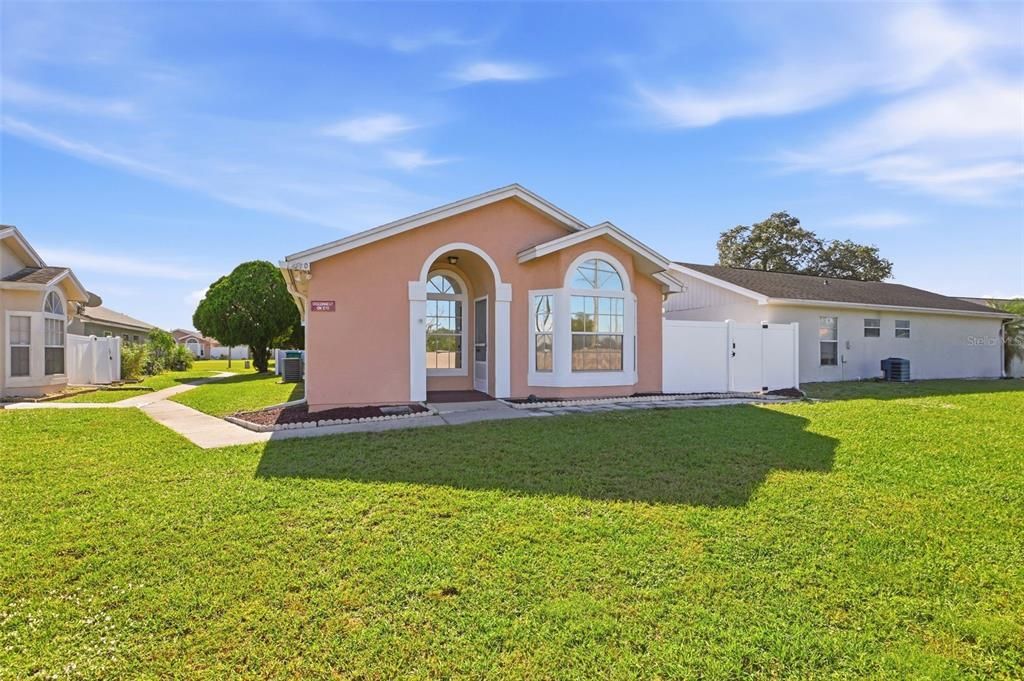 For Sale: $279,900 (3 beds, 2 baths, 1089 Square Feet)