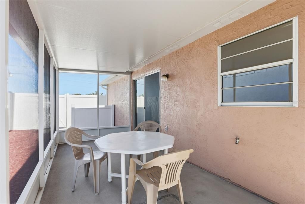 For Sale: $279,900 (3 beds, 2 baths, 1089 Square Feet)