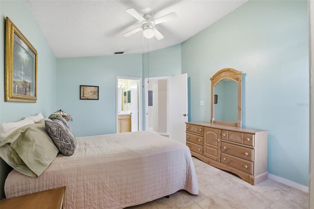 For Sale: $279,900 (3 beds, 2 baths, 1089 Square Feet)