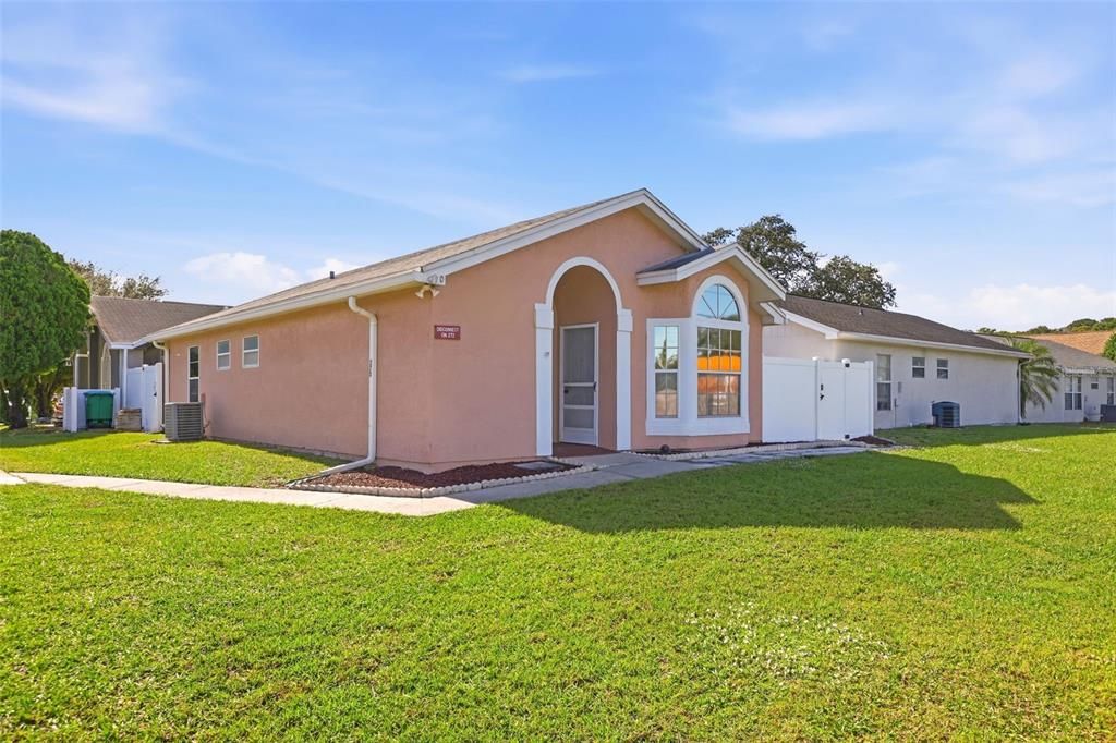 For Sale: $279,900 (3 beds, 2 baths, 1089 Square Feet)