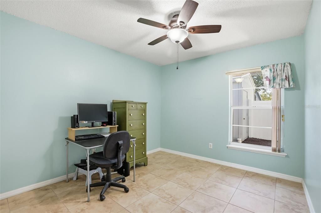 For Sale: $279,900 (3 beds, 2 baths, 1089 Square Feet)