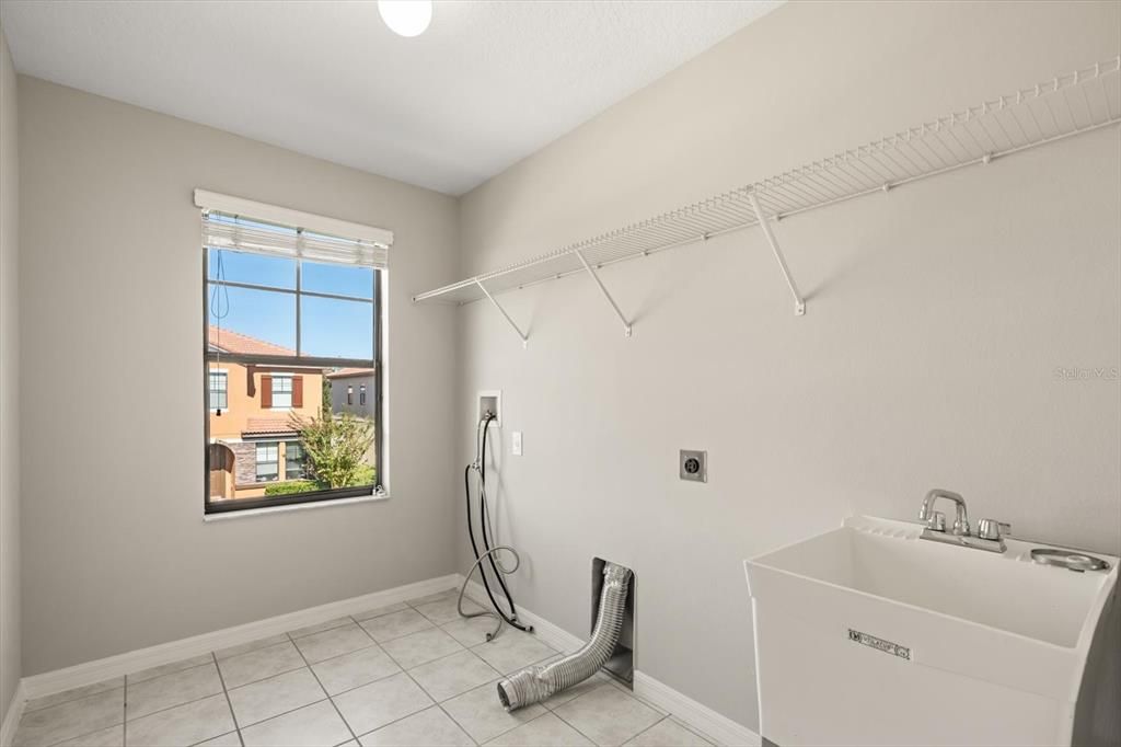 For Sale: $489,000 (5 beds, 2 baths, 2382 Square Feet)