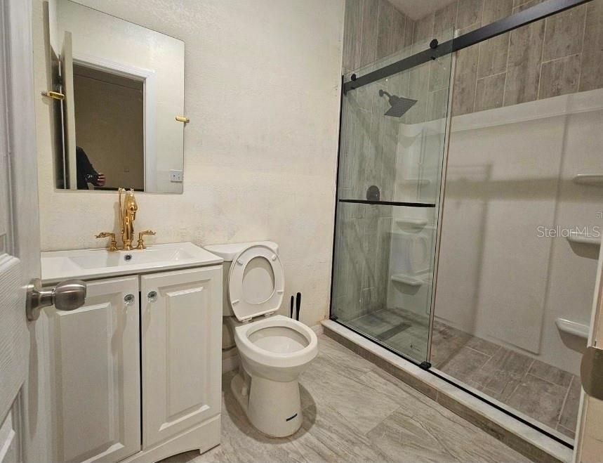 出租: $1,100 (1 贝兹, 1 浴室, 300 平方英尺)